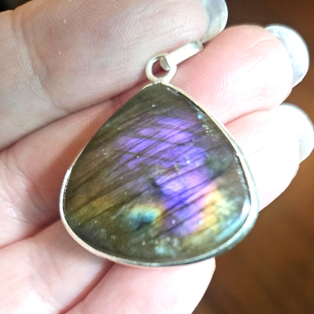 Silver Labradorite Pendant Flashy